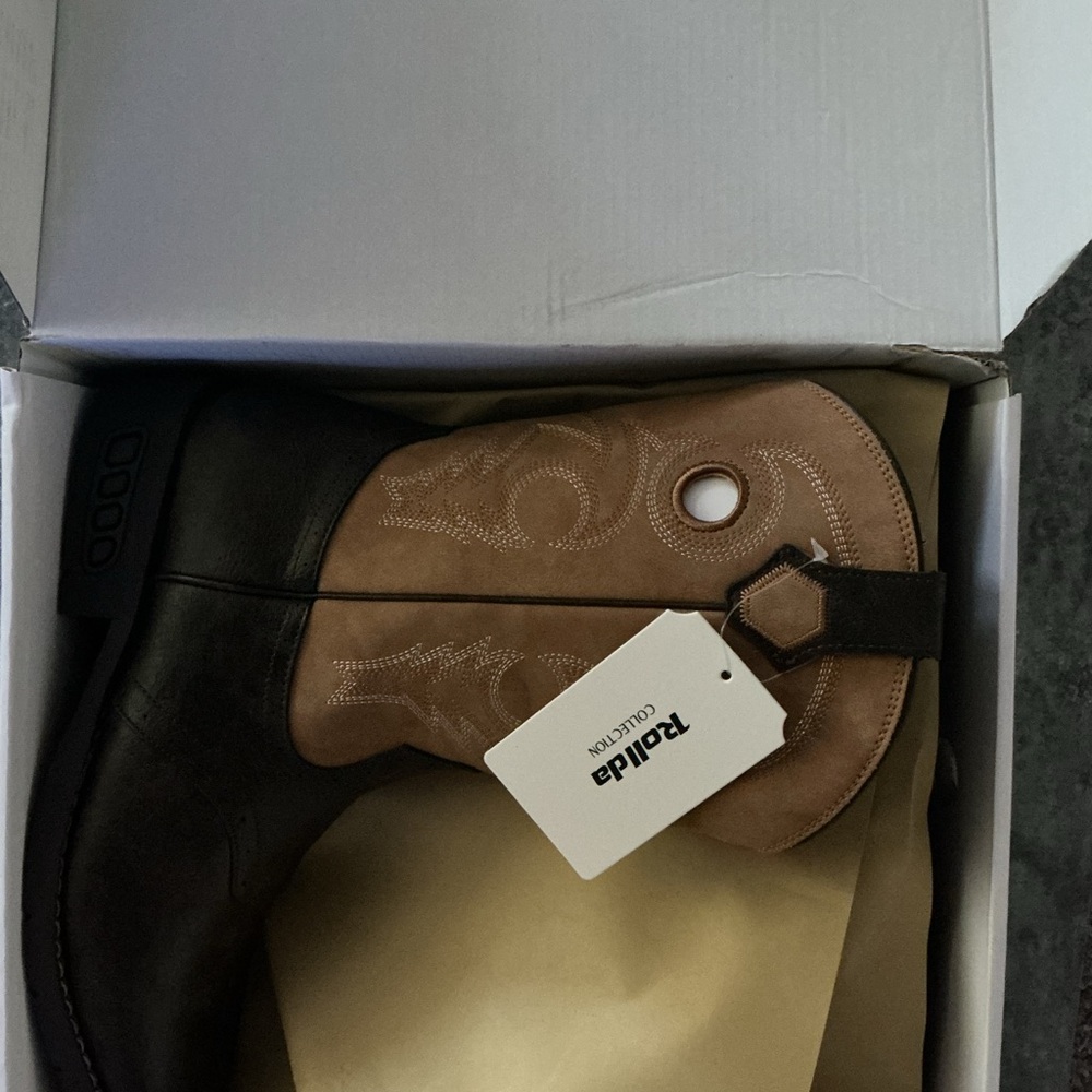 Black and Tan Stylish Boots for Every Occasion